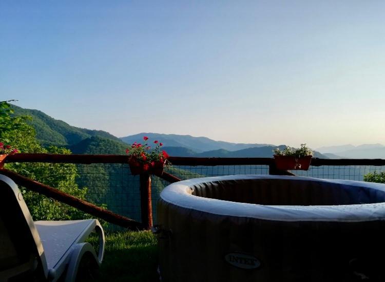 Home Holidays Crasciana, Con Terrazza Vista Sulle Alpi Apuane. Экстерьер фото